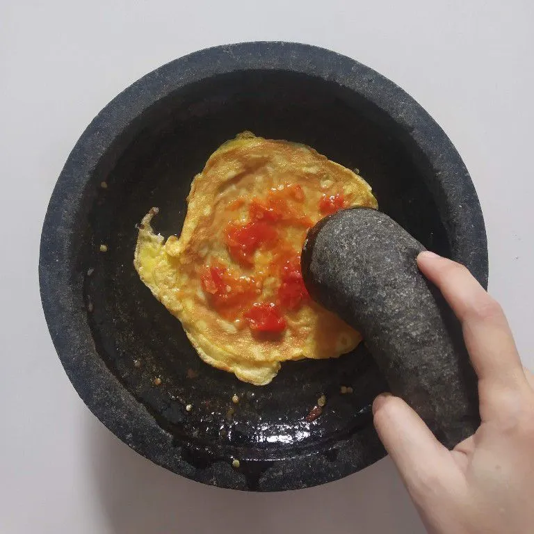 Step 5 Telur Geprek Pedas
