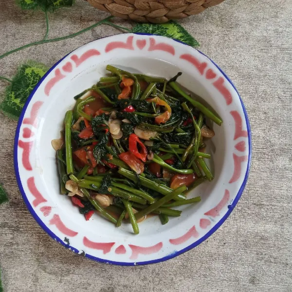 Pindahkan ke piring lalu hidangkan.