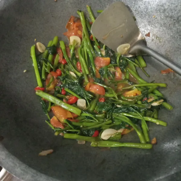 Aduk hingga tercampur rata lalu tes rasa.