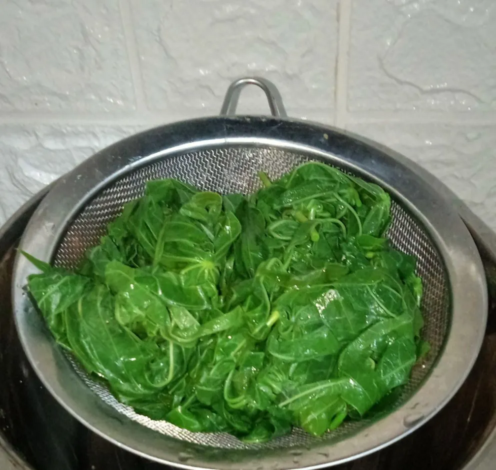 Step 1 Sayur Daun Singkong