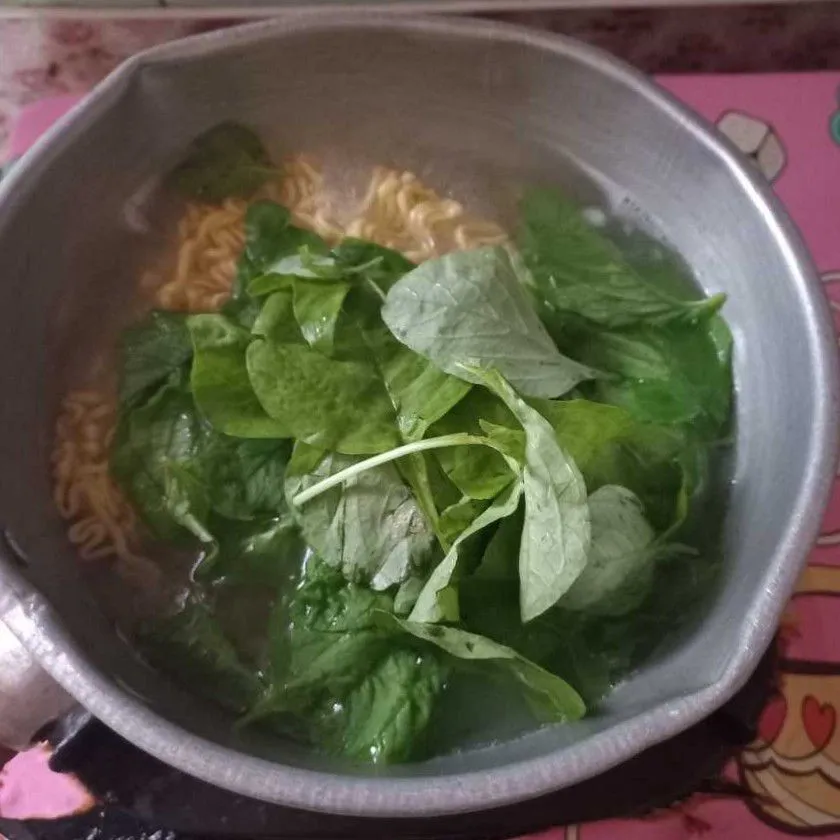 Step 2 Omelet Bayam Ekonomis