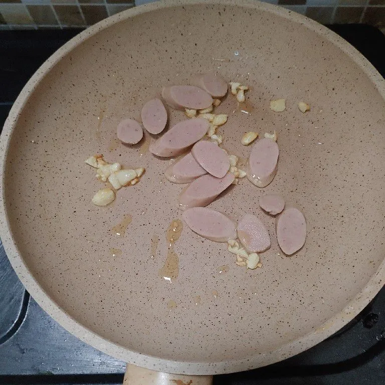 Step 2 Tumis Sosis Telur