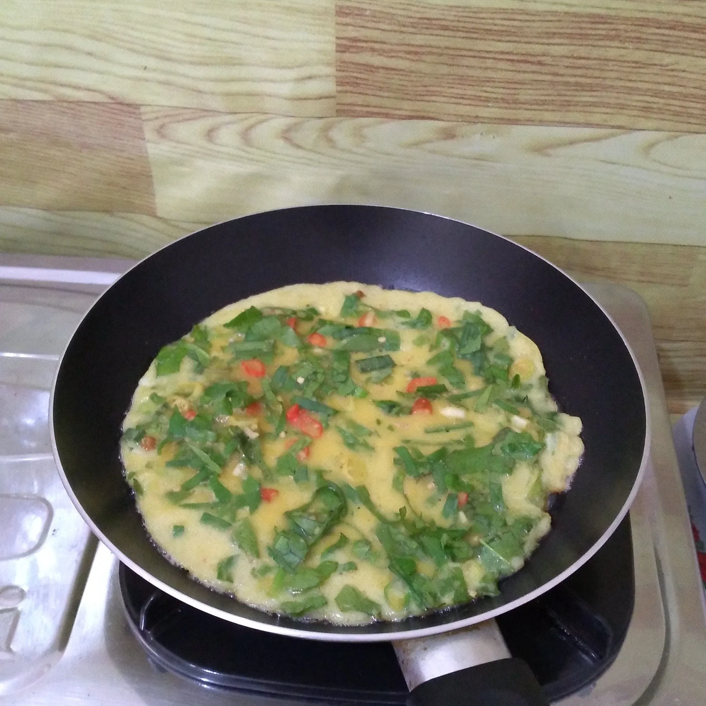 Step 4 Telur Dadar Daun Melinjo Pedas