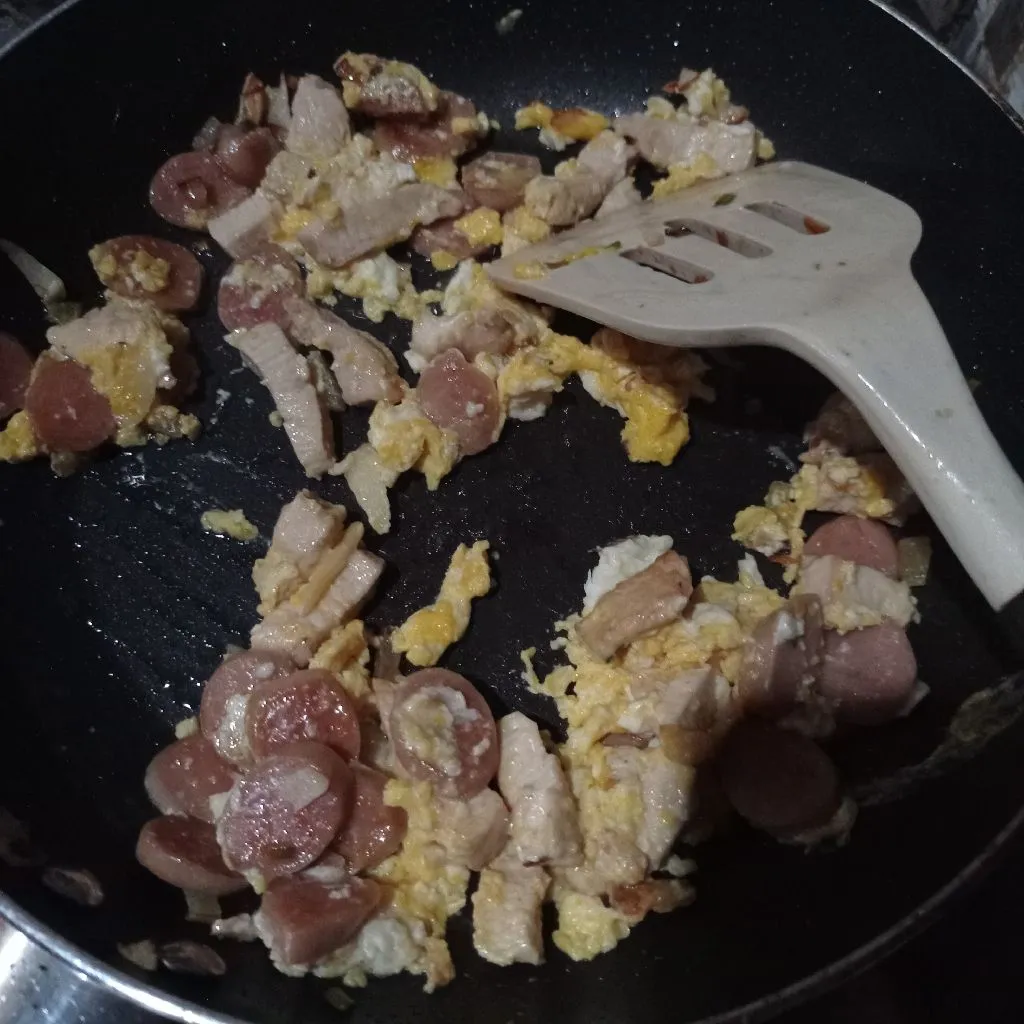 Step 4 Tumis Sosis Telur Ayam