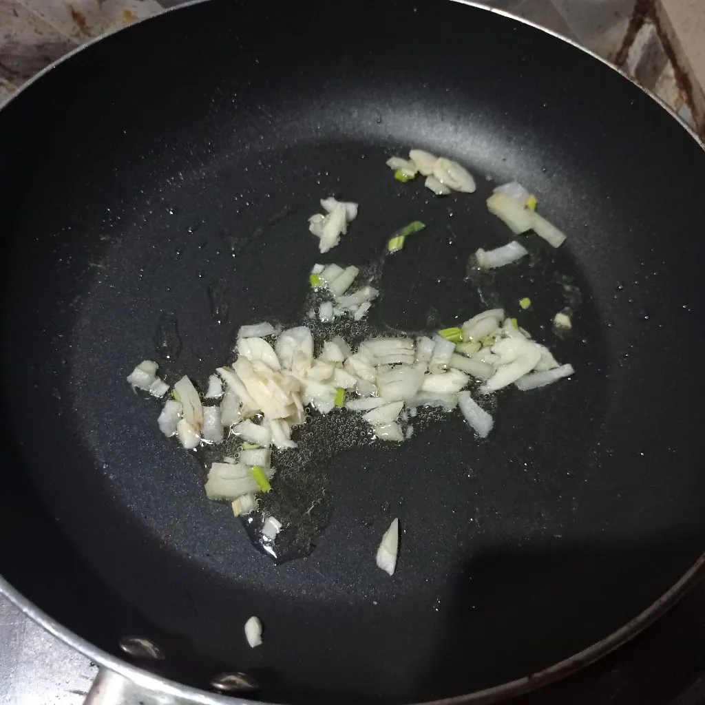 Step 2 Tumis Sosis Telur Ayam