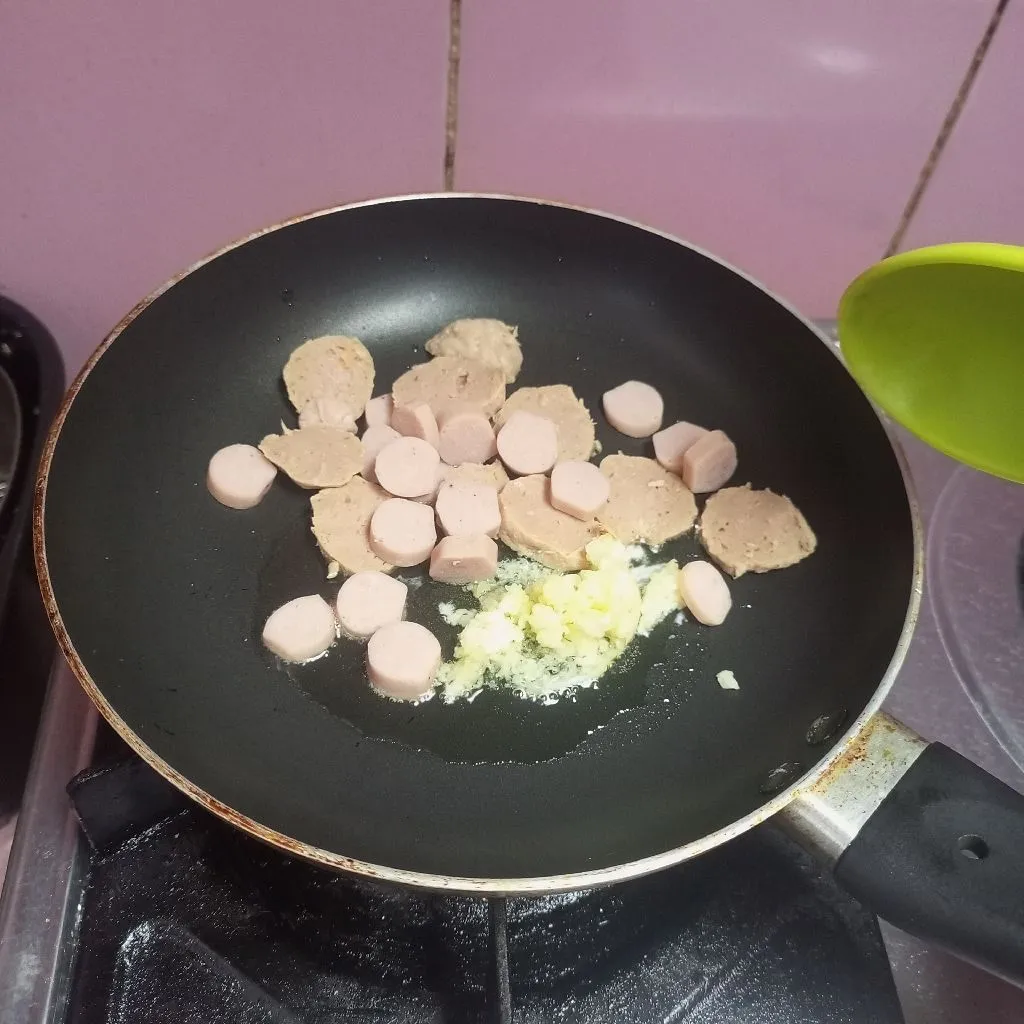 Step 1 Tumis Sosis Bakso Telur