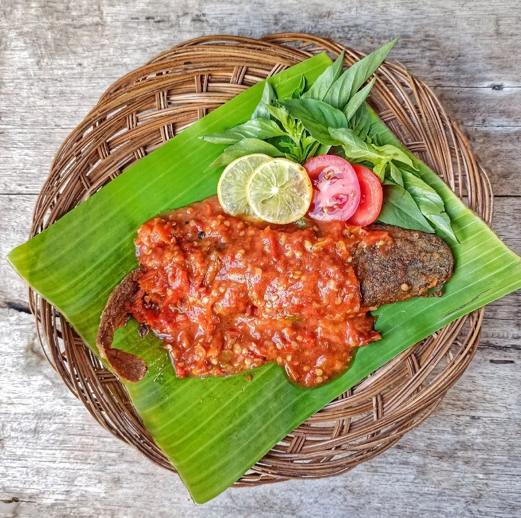 Lele Goreng Tepung Siram Sambal