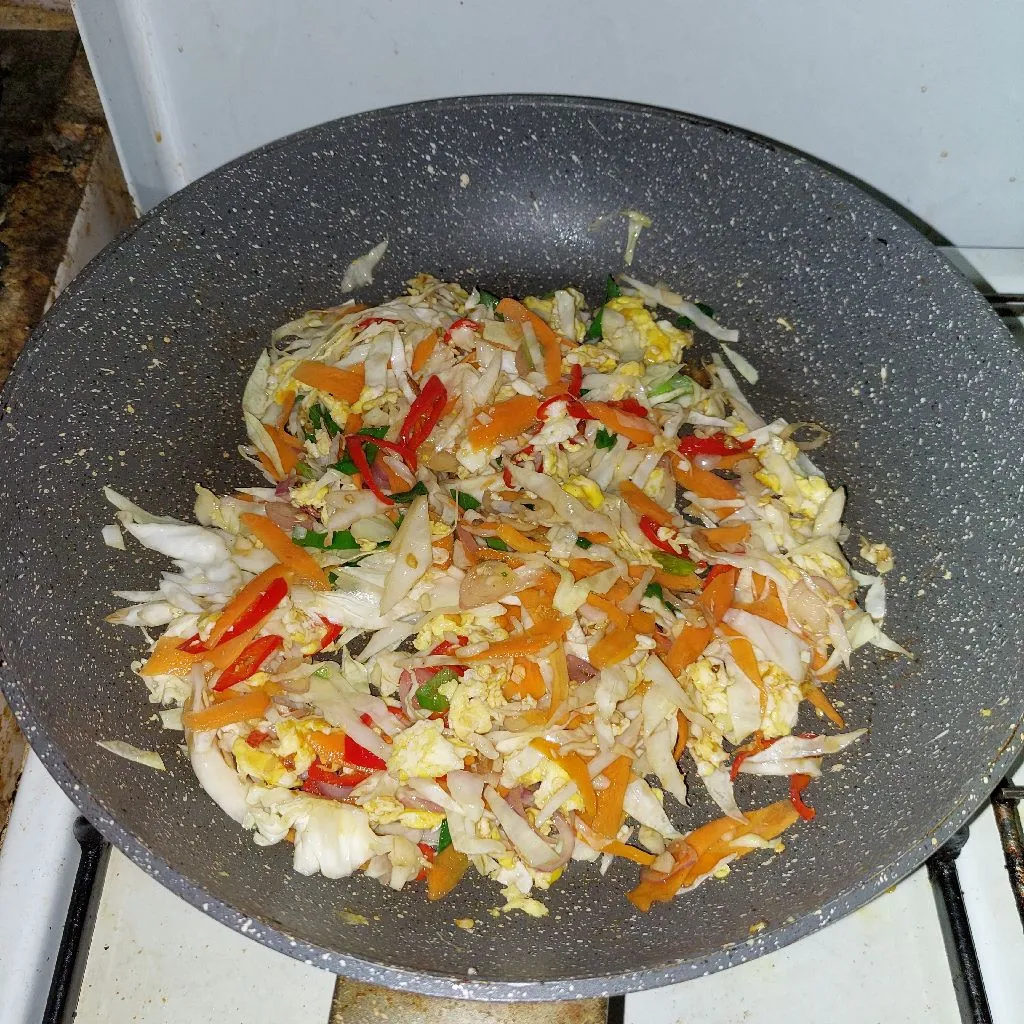 Step 6 Tumis Kubis Telur