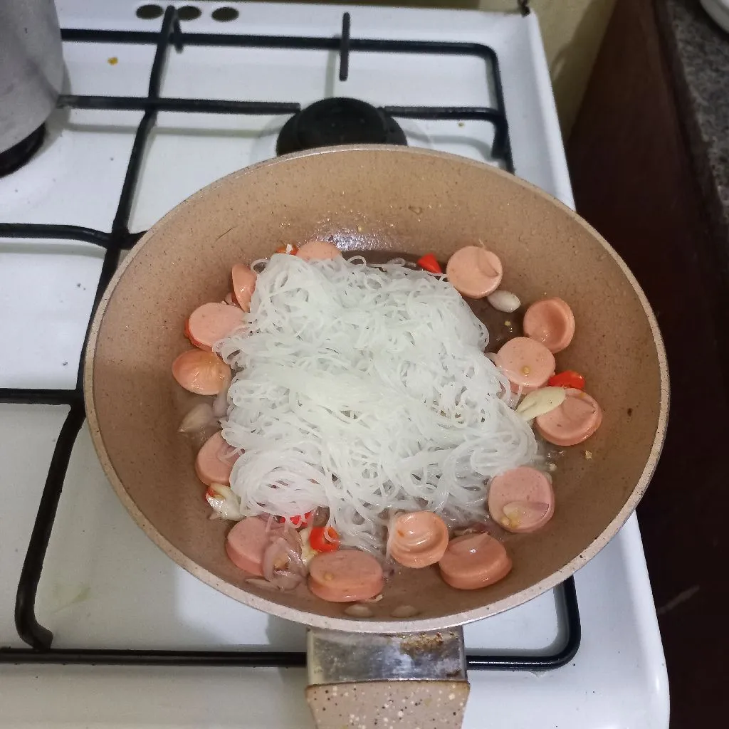Step 4 Bihun Goreng Sosis Pedas