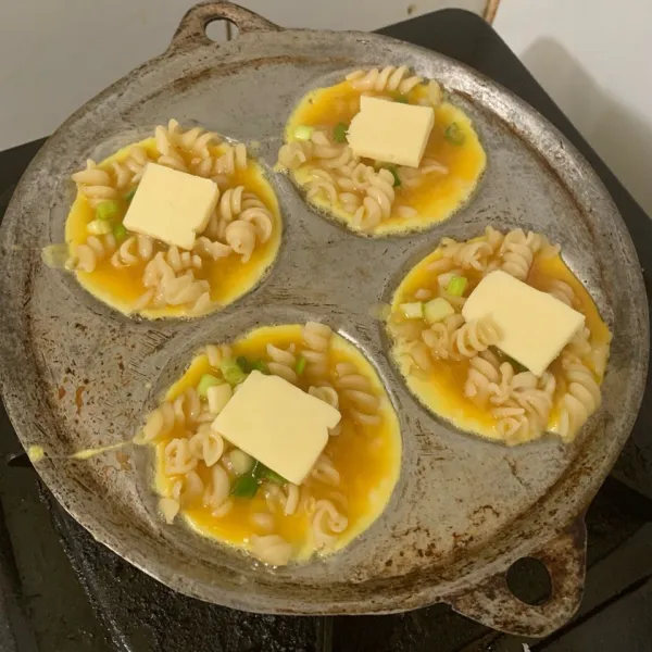 Tambahkan keju quick melt sesuai selera.