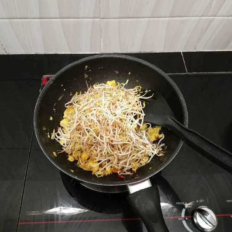Step 4 Orak Arik Telur Taoge