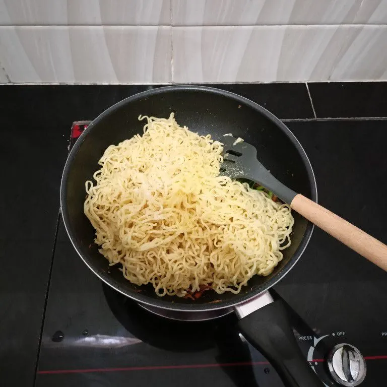 Step 6 Mie Goreng Ebi