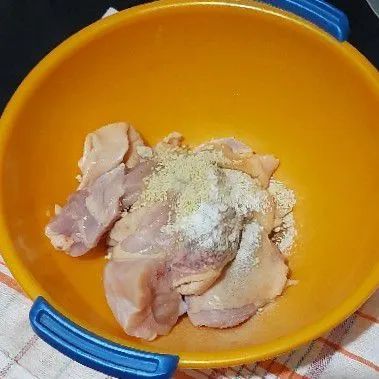 Step 1 AYAM CRISPY DENGAN TELUR