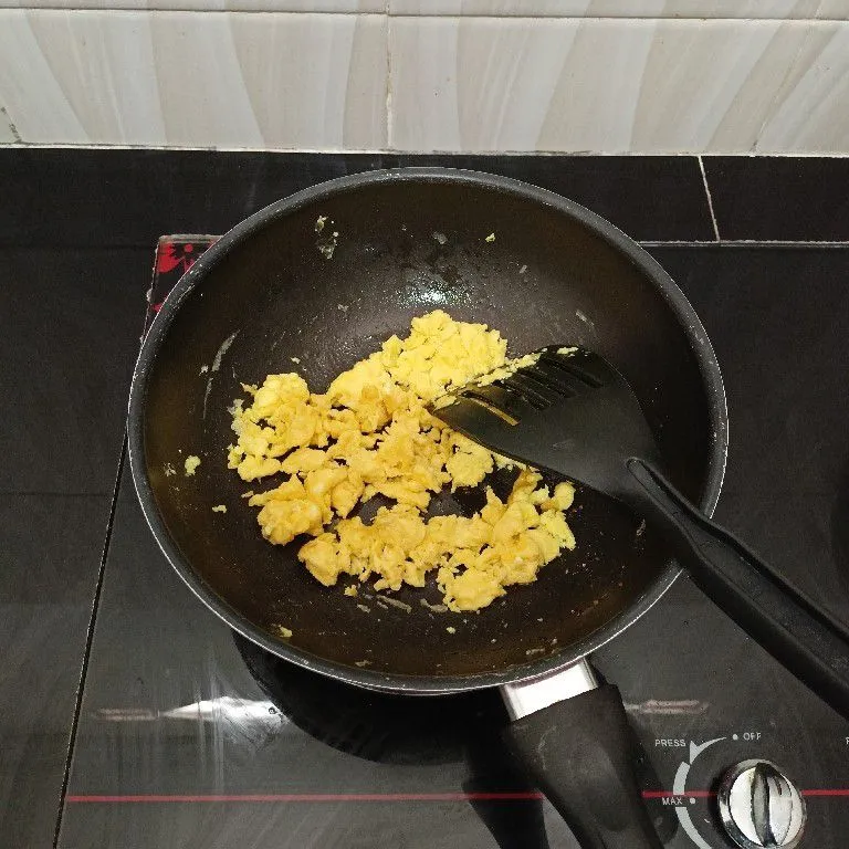 Step 2 Orak Arik Telur Taoge