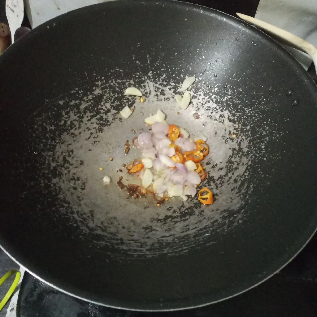 Step 1 Mie Baso Kuah Kari Pedas