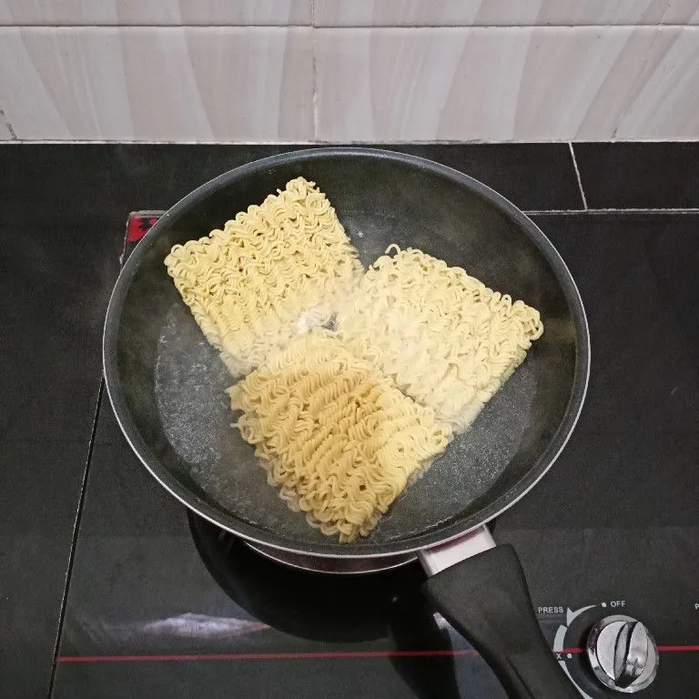 Step 1 Mie Goreng Ebi