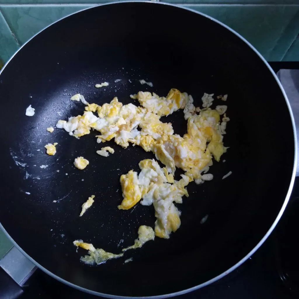 Step 2 Tumis Telur Sosis