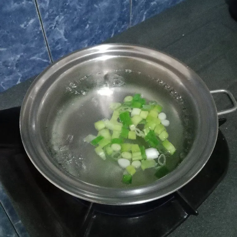 Step 2 Mie Kuah Sawi