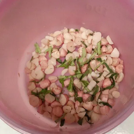 Step 2 Peyek Kacang Tanah Daun Jeruk