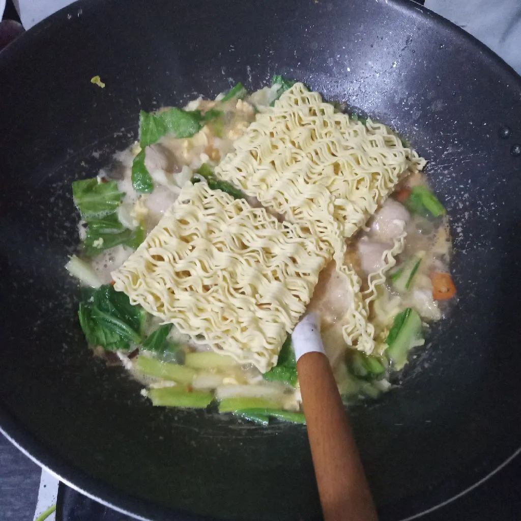 Step 5 Mie Baso Kuah Kari Pedas