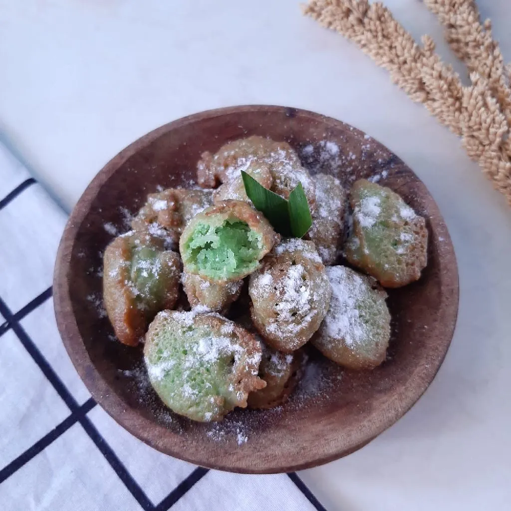 Step 5 Kue Goreng Kelapa Pandan