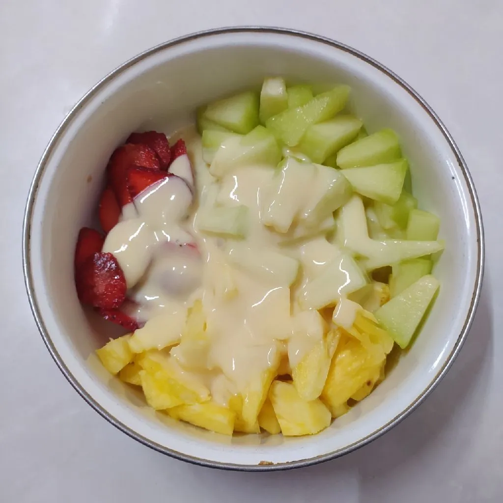 Step 4 Salad Buah Creamy Yogurt Mangga