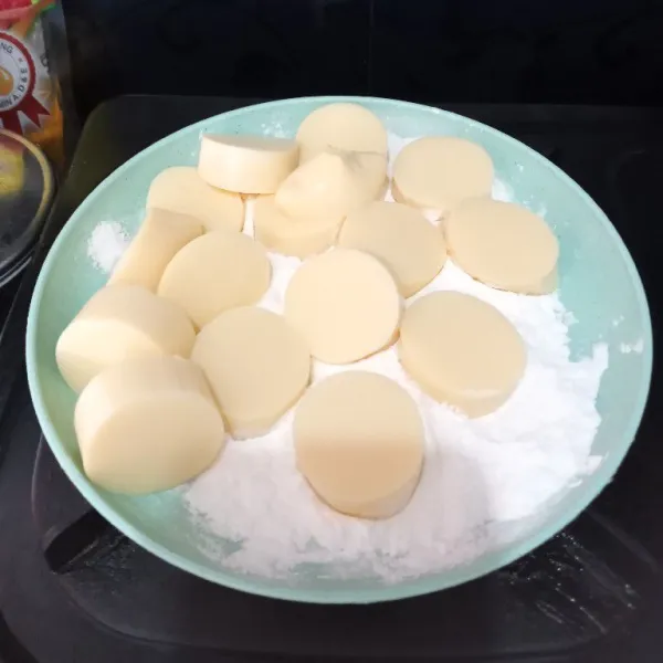 Balut dengan tepung maizena.