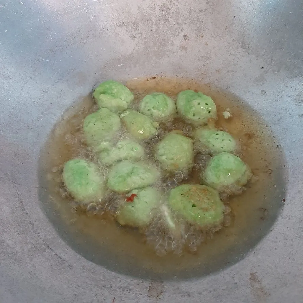 Step 4 Kue Goreng Kelapa Pandan