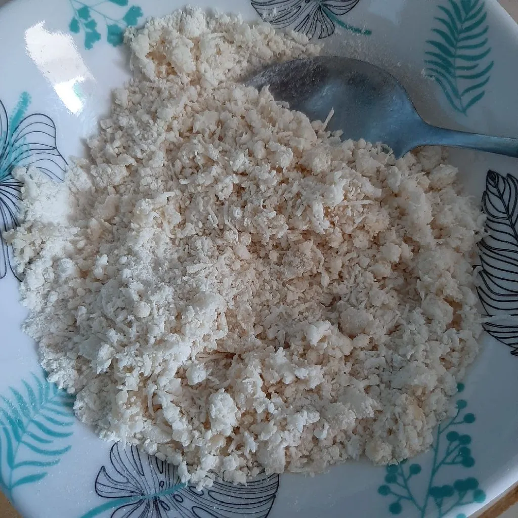 Step 1 Kue Goreng Kelapa Pandan