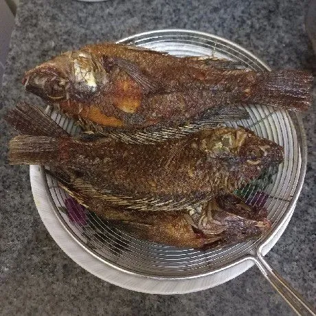Step 5 Ikan Nila Goreng Bumbu Kunyit