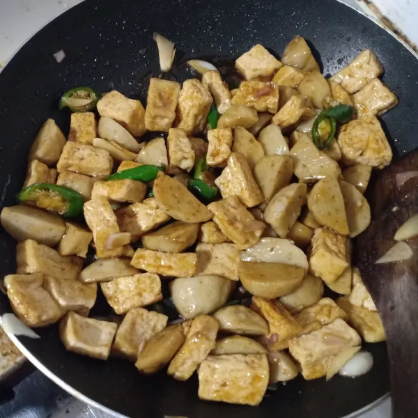 Kemudian aduk rata dan masak sampai matang.