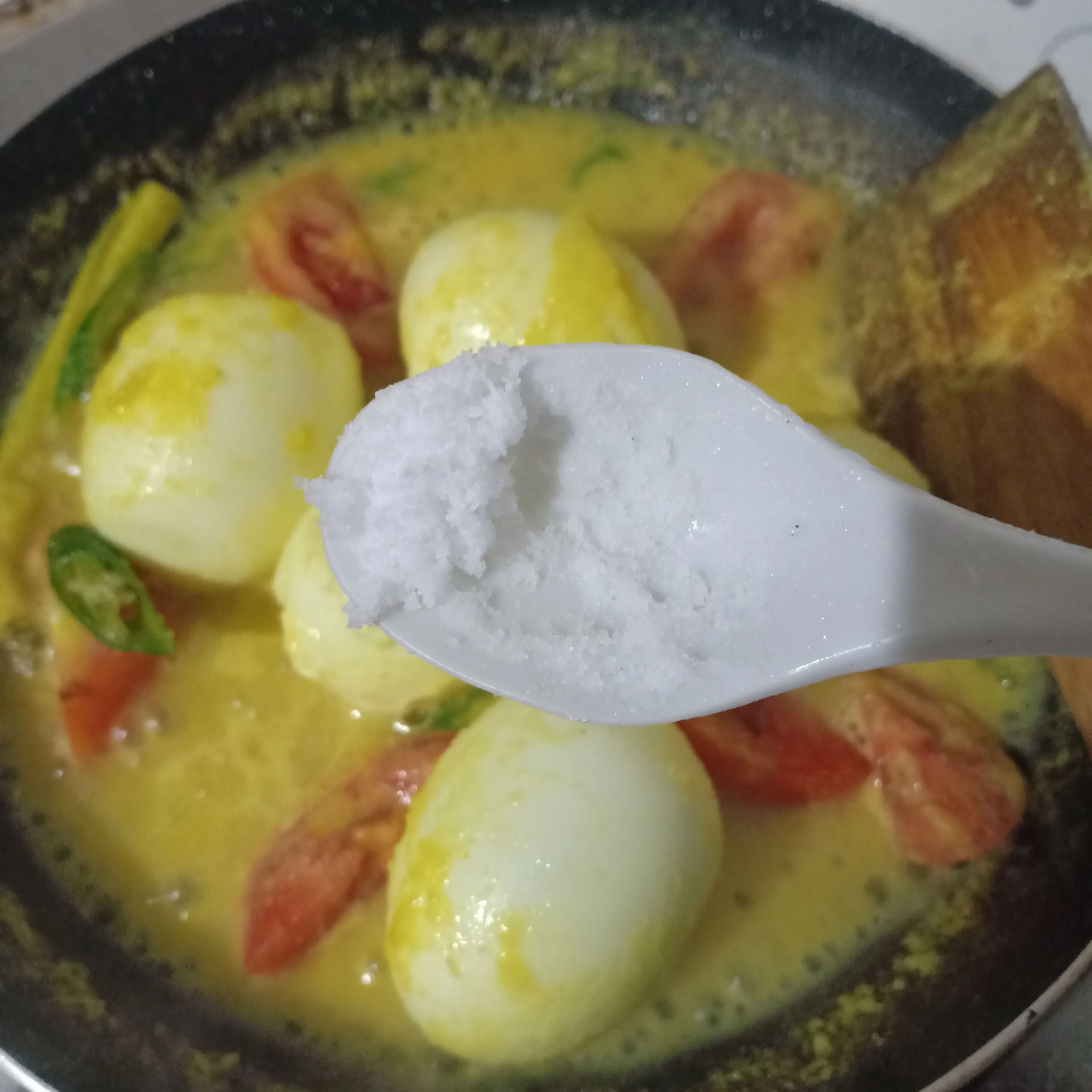 Step 5 Telur Rebus Bumbu Kuning Cabe Ijo