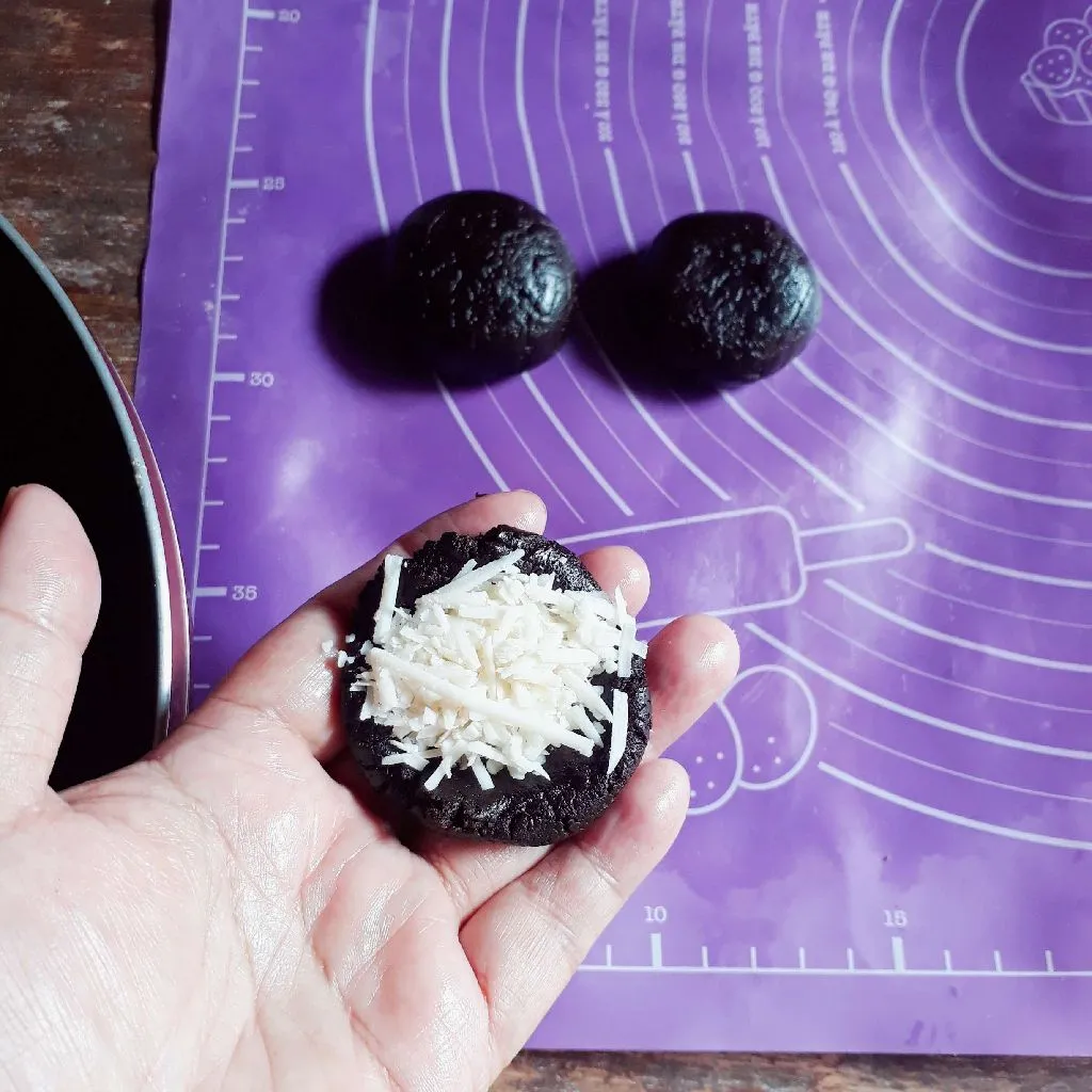 Step 5 Pia Pelangi Coklat Keju
