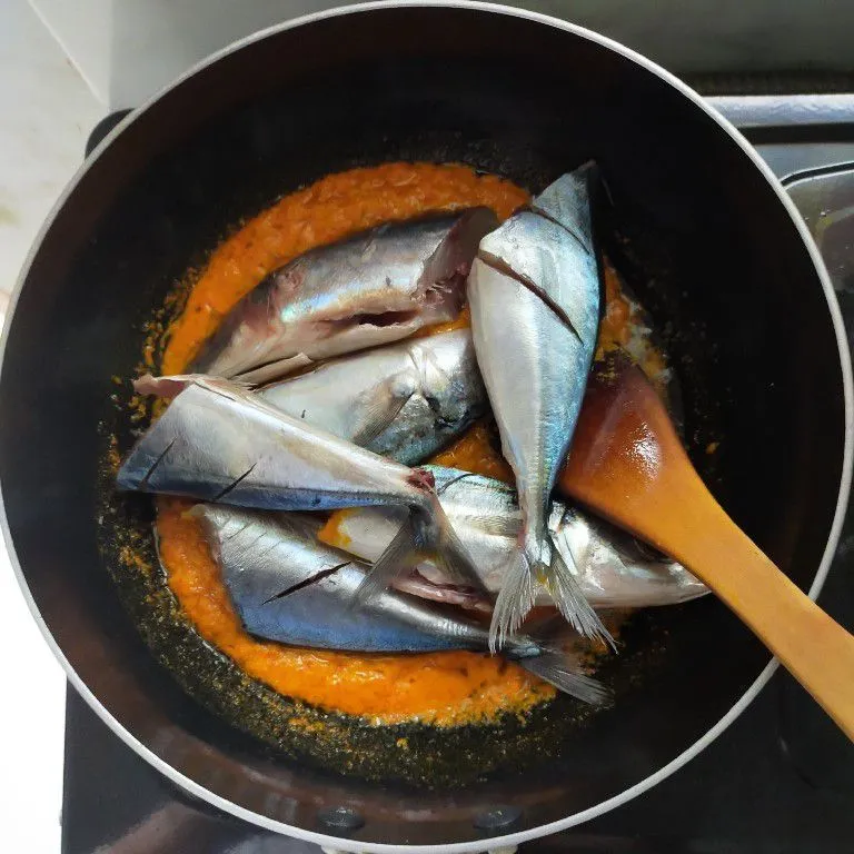 Step 3 Ikan Layang Bumbu Kuning