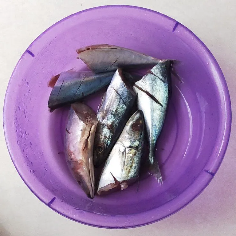 Step 1 Ikan Layang Bumbu Kuning