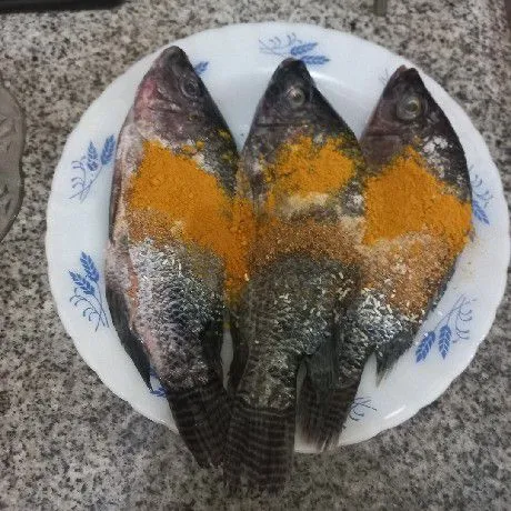 Step 2 Ikan Nila Goreng Bumbu Kunyit