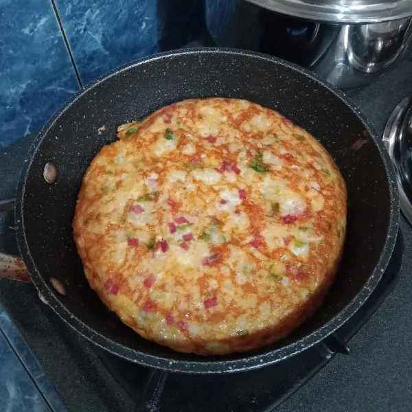 Kemudian balik dan masak hingga matang. Lalu angkat dan siap disajikan.