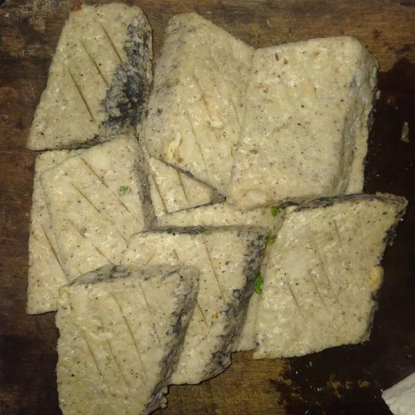 Kerat-kerat tempe menjes.