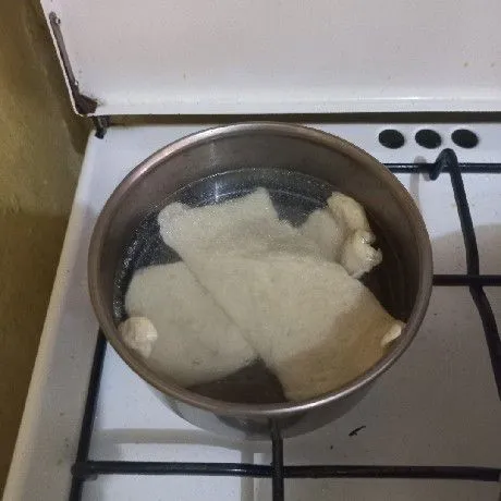 Step 1 Ramyeon Odeng Mozarella