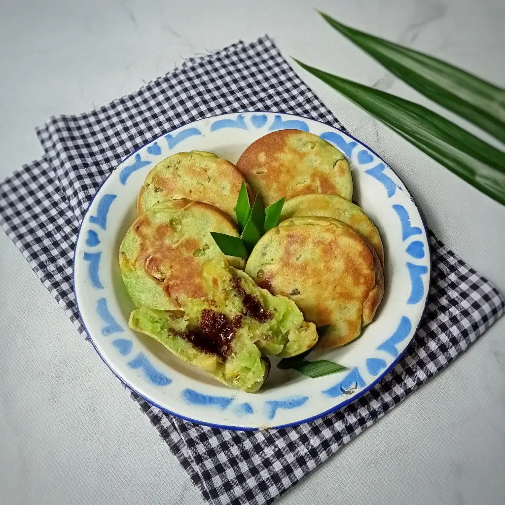 Kue Kamir Pisang Pandan