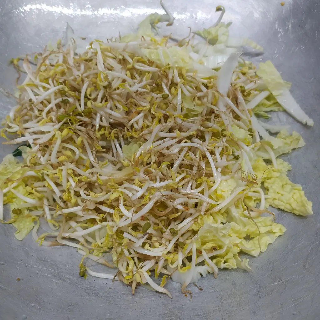 Step 3 Oseng Taoge Teri Sawi Putih