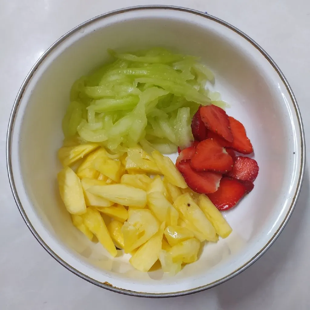 Step 1 Es Buah Susu Cocopandan