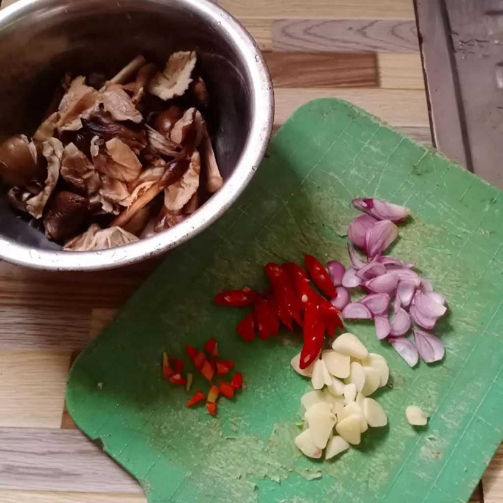 Step 1 Tumis Jamur Bulan