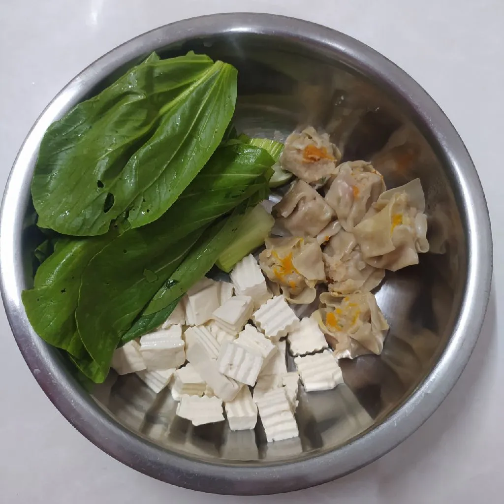 Step 1 Sup Tahu Pokchoy Siomay