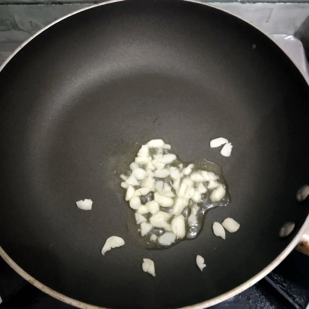 Step 1 Tumis Sosis Telur