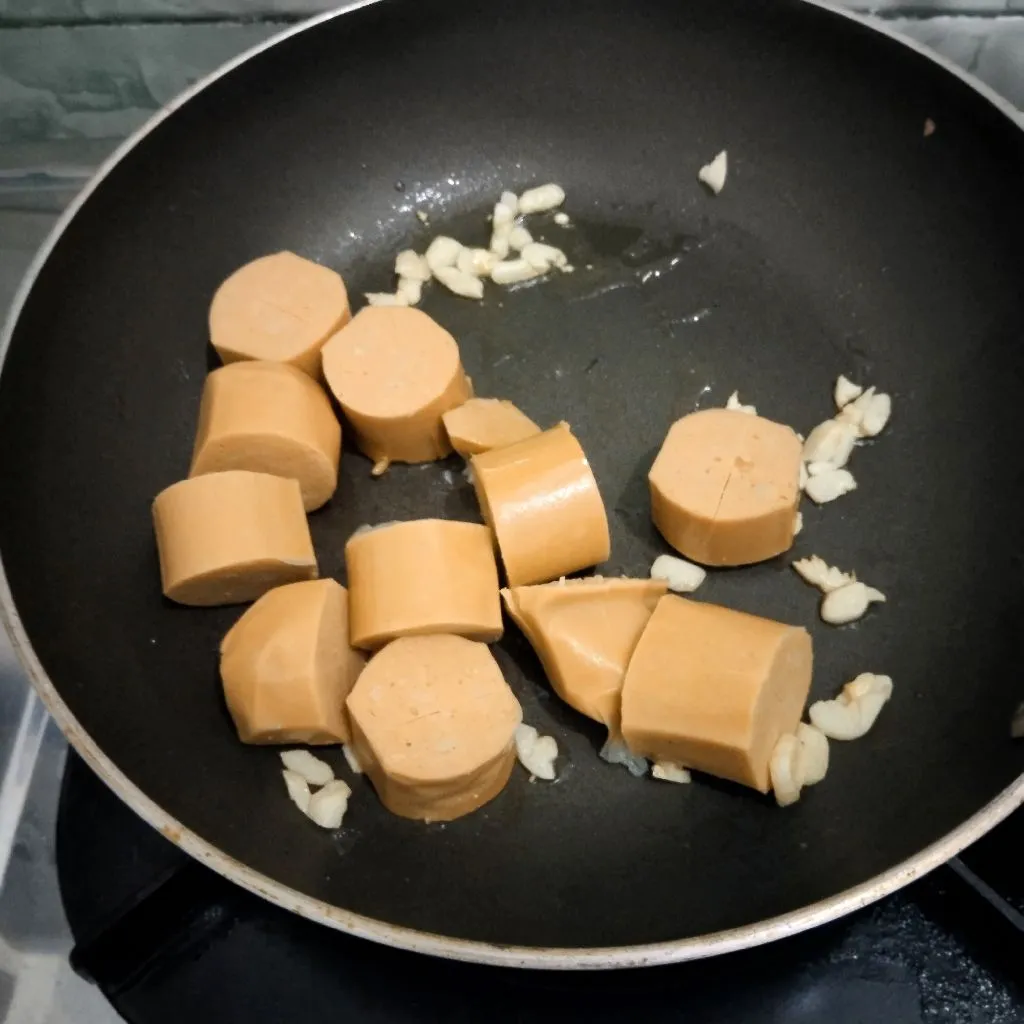 Step 2 Tumis Sosis Telur