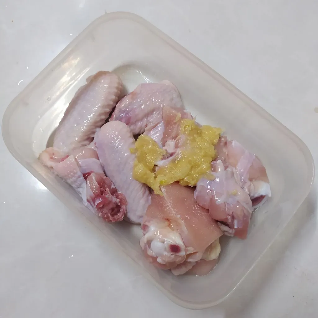 Step 1 Yangnyeom Tongdak