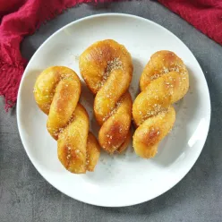 KKwabaegi (Donat Kepang Korea)