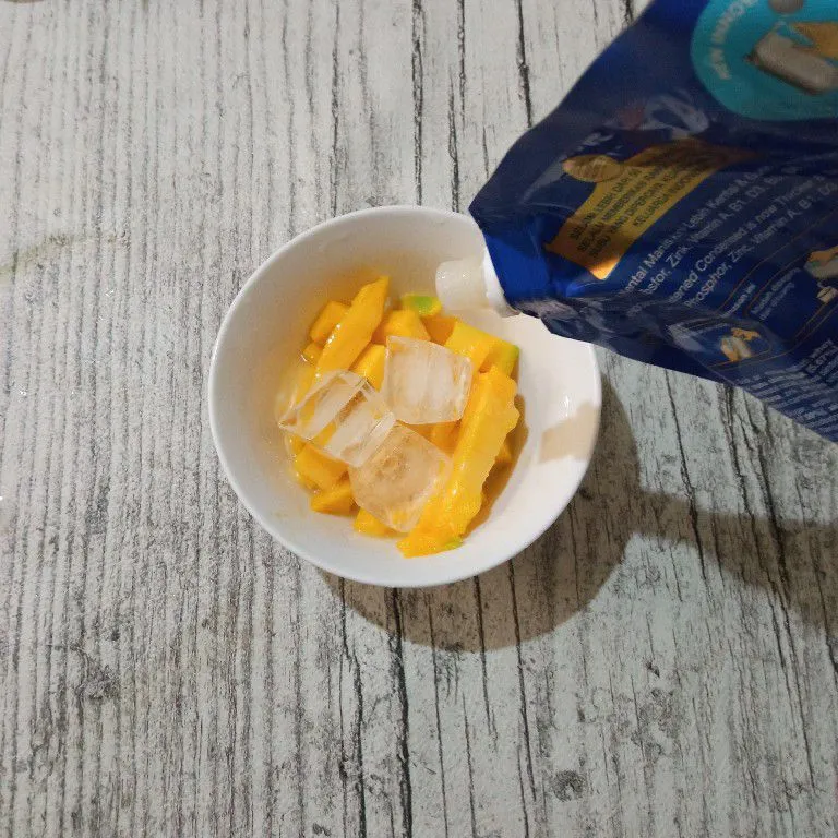 Step 4 Es Mangga Creamy Susu