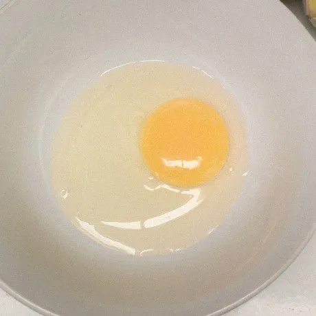 Siapkan telur.